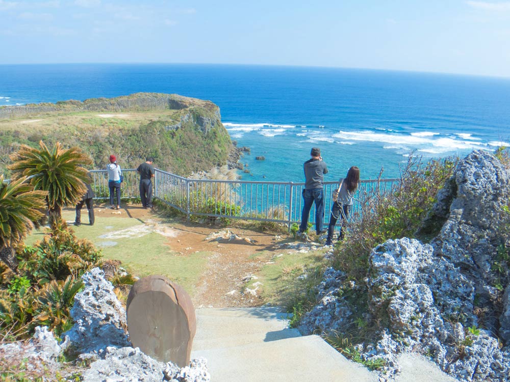 車で行ける離島の絶景 うるま市宮城島にある 果報バンタ からの最高の眺め Oday