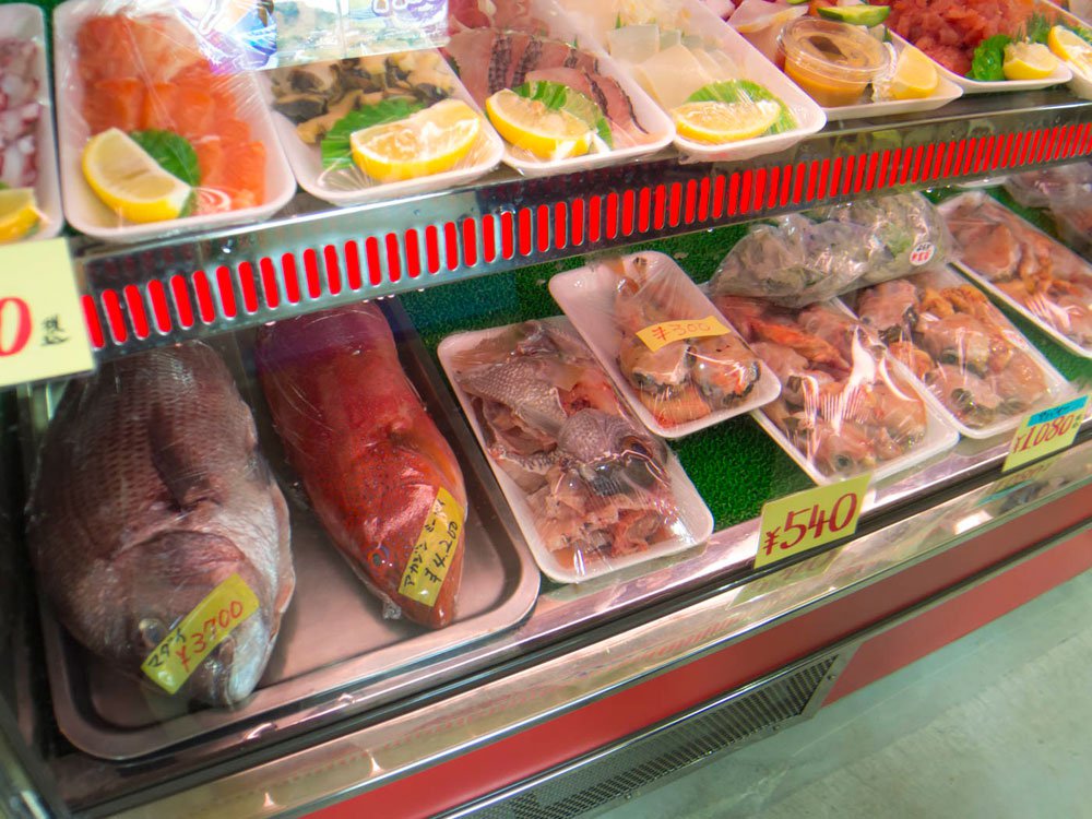 お魚がずらりと並びます