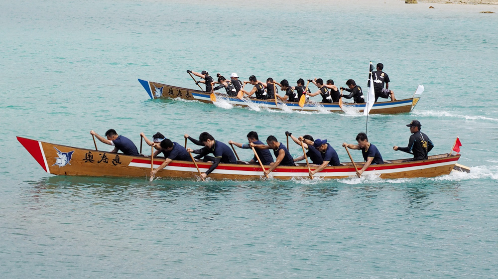 奥武島でハーリー祭り