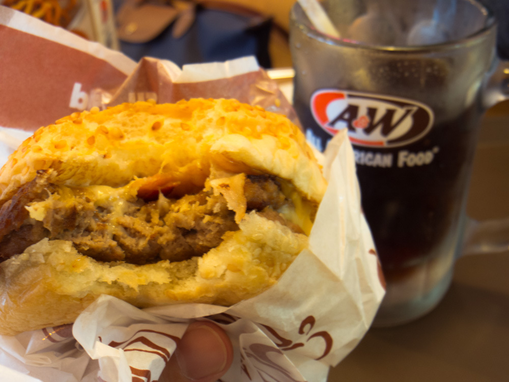 A&Wのハンバーガー