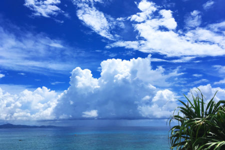 夏が似合う沖縄の海