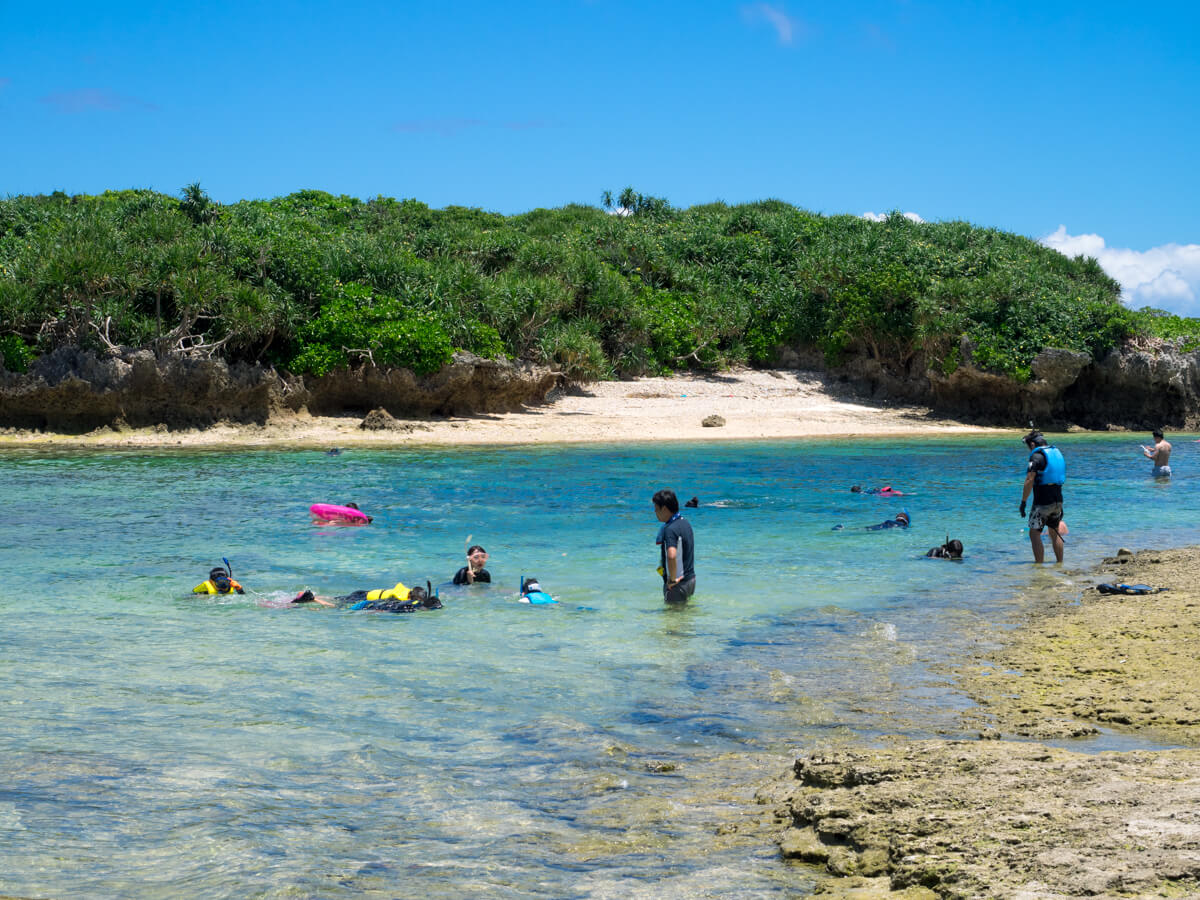 備瀬崎でシュノーケリング 子供連れにも人気の海水浴ポイントです