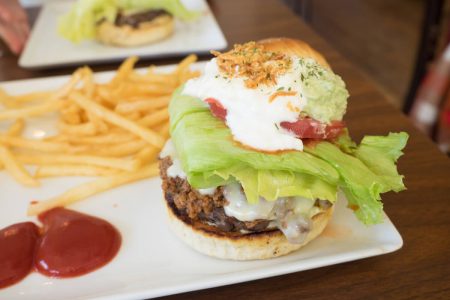 キャプテンカンガルーの巨大ハンバーガー