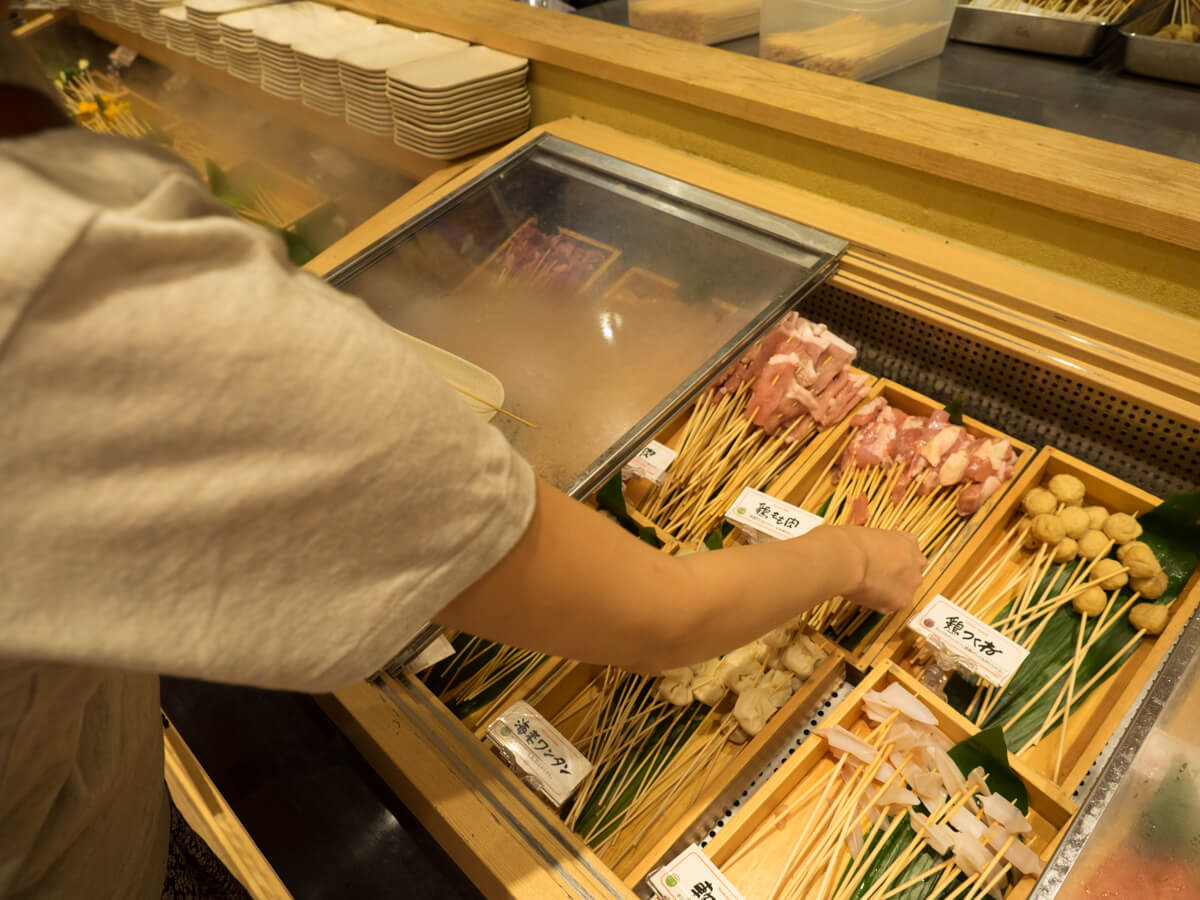 串カツ食べ放題 串家物語 イオンモール沖縄ライカム店 自分で揚げるからワイワイ楽しい